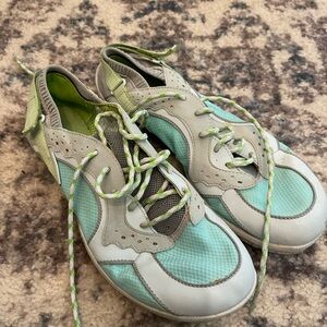 Women’s Merrell shoes